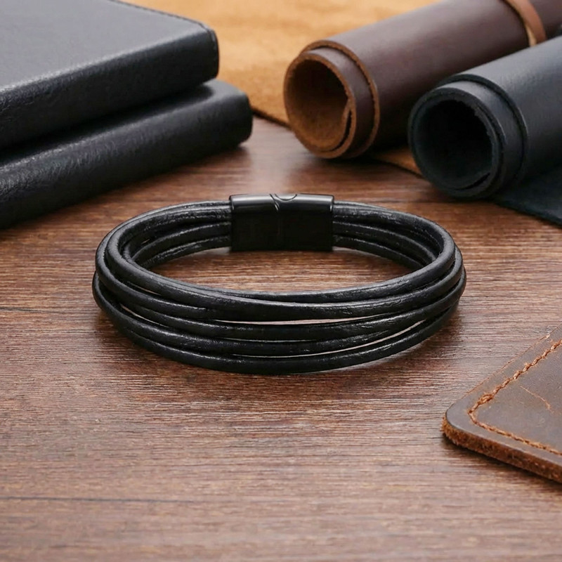 Siyah Çoklu Deri Ve Titianyum Kilitli Çelik Bileklik Siyah Çoklu Deri Ve Titianyum Kilitli Çelik Bileklik